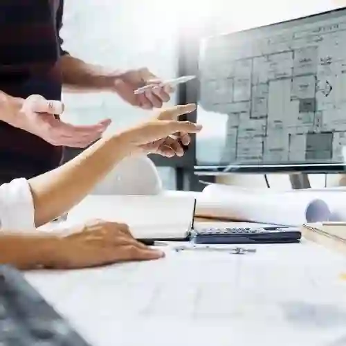 Mamparas sanitarias de acero inoxidable instaladas en un centro de salud de la Ciudad de Puebla.