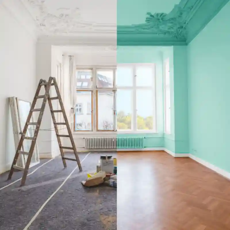 Vista de una habitación con un comparativo de antes y después de la remodelación y pintura interior. Destaca la solución integral de Quantumef para problemas de humedad en casas antiguas de la Colonia Roma Norte, Alcaldía Cuauhtémoc.